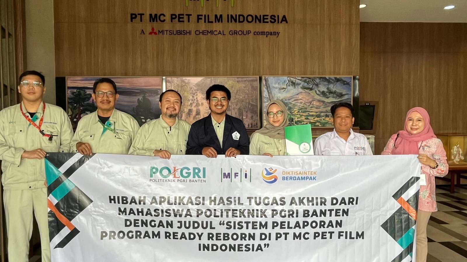 POLGRI BERDAMPAK: Hibah Website Karya Mahasiswa Politeknik PGRI Banten ke PT. MC Pet Filem Indonesia